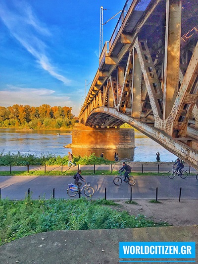 Γέφυρα στον ποταμό Βιστούλα στη Βαρσοβία, Πολωνία.