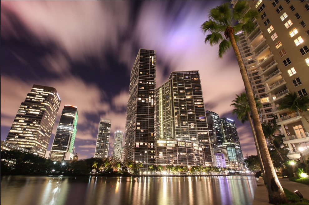 Brickell, Miami ουρανοξύστες & νυχτερινή διασκέδαση.