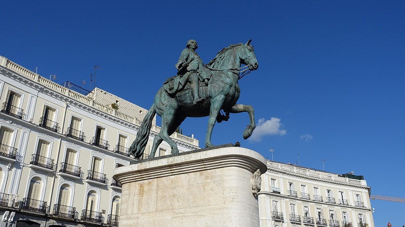 Άγαλμα του Βασιλιά Καρόλου του 3ου στην Puerta Del Sol της Μαδρίτης.