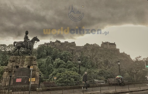 View at the Edinburgh Castle from Princess Street.