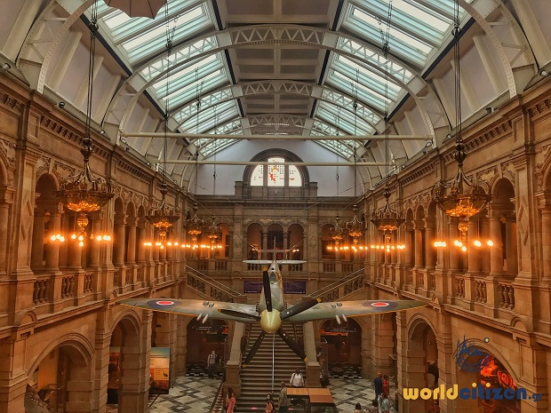 Kelvingrove Museum &amp; Art Gallery in Glasgow, Scotland ~ Εσωτερικός χώρος, κεντρική αίθουσα.